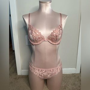 Floral embroidered set